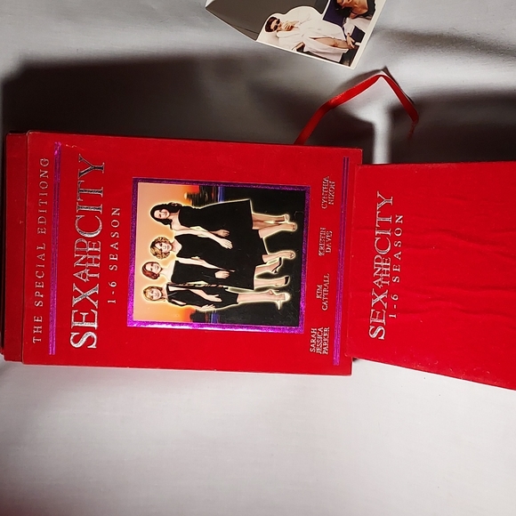 Sex and the City Seasons 1 - 6 In Red Velvet-like Case Special Edition DVDs - Picture 12 of 15